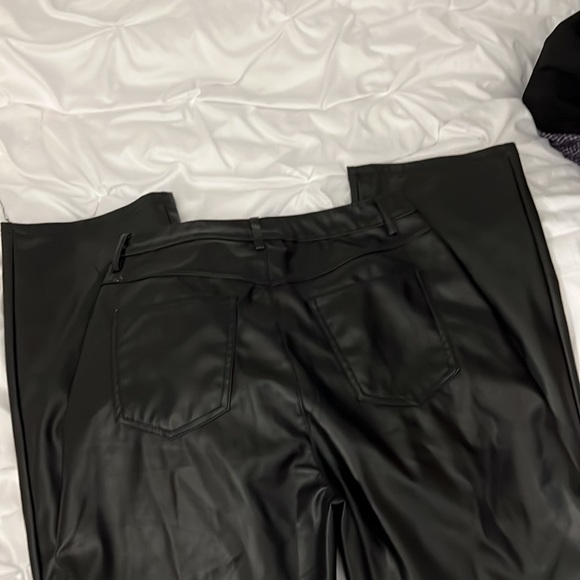 Black leather pants - Picture 2 of 2